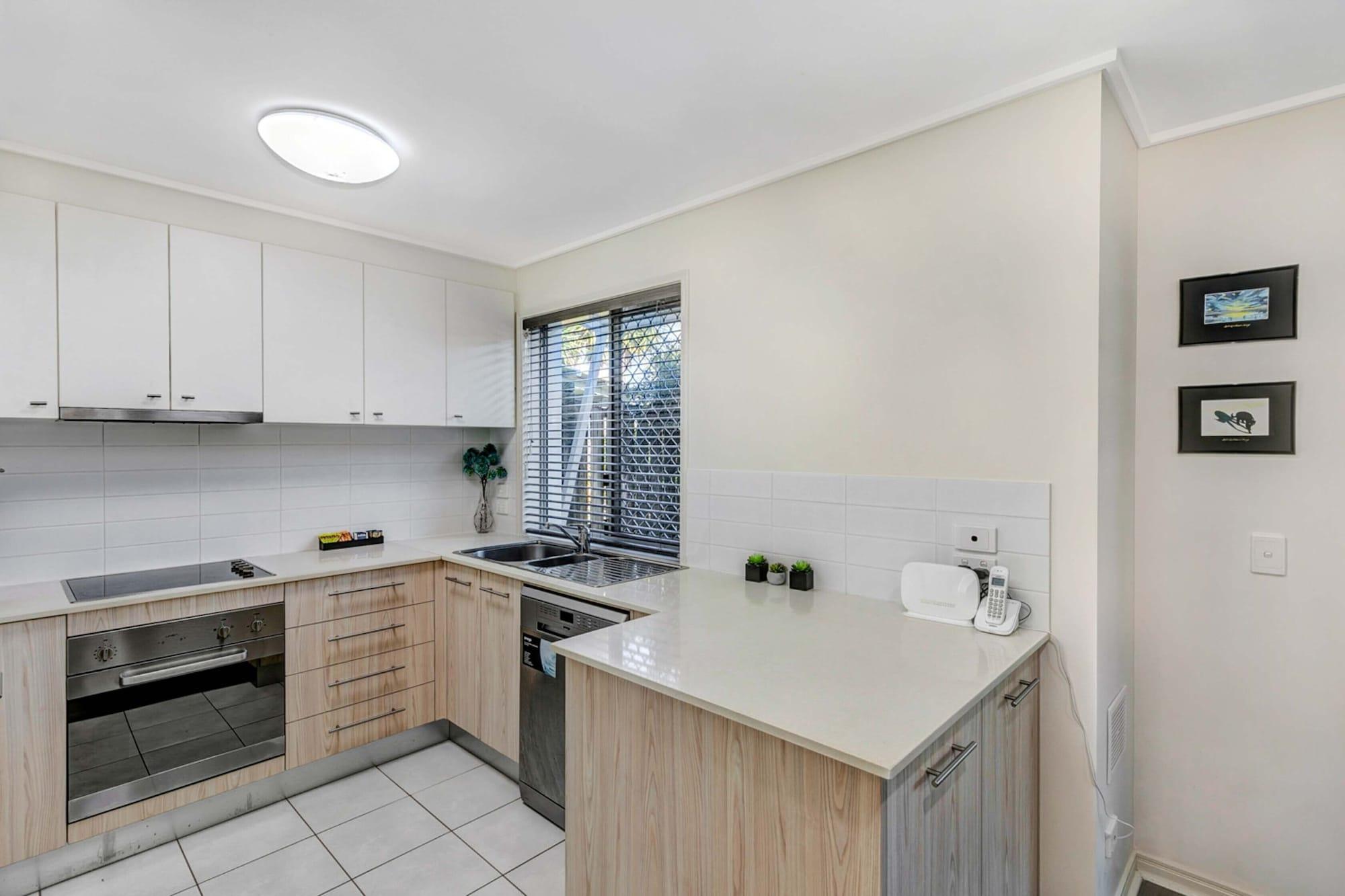 Ramada Encore By Wyndham Whale Cove Hervey Bay Exterior foto