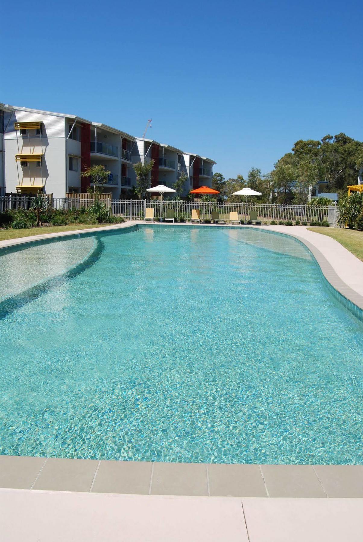 Ramada Encore By Wyndham Whale Cove Hervey Bay Exterior foto